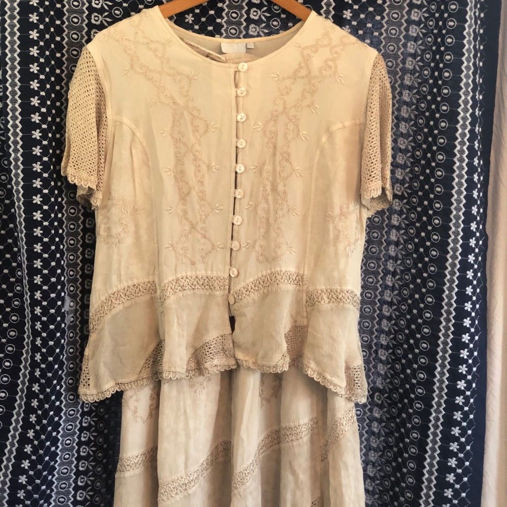 Elegant Cream Lace Dress
